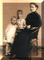 Улена Константиновна Фокина с дочерьми